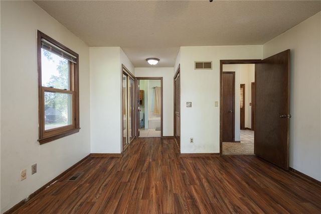 601 E 107th Terrace, Kansas City, MO 64114