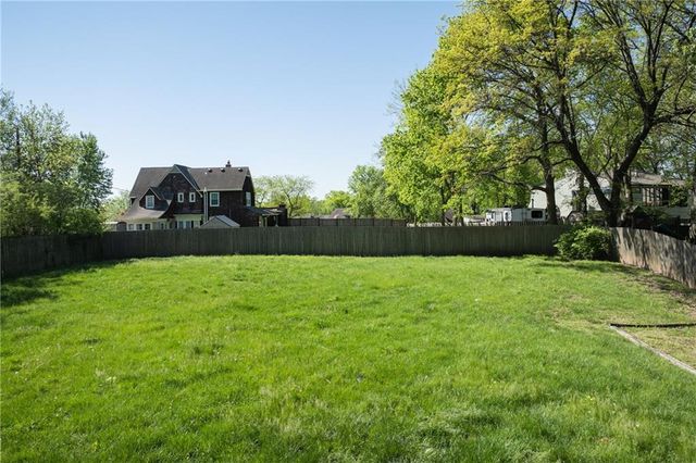 601 E 107th Terrace, Kansas City, MO 64114