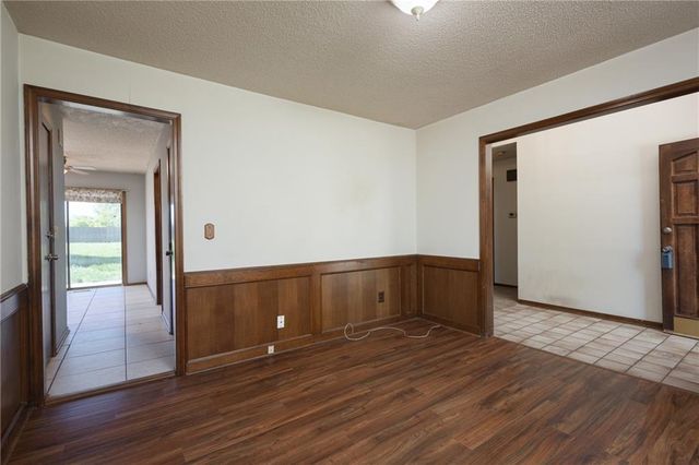 601 E 107th Terrace, Kansas City, MO 64114