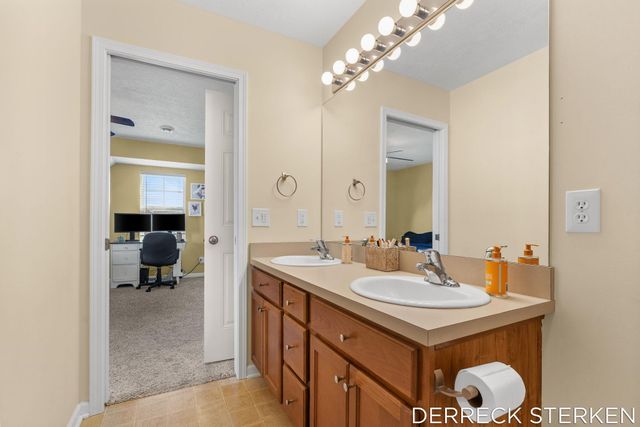 2749 Blue Stem Drive, Zeeland, MI 49464
