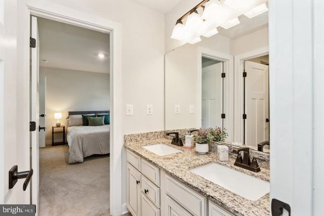 39 OAK RD, Stafford, VA 22556