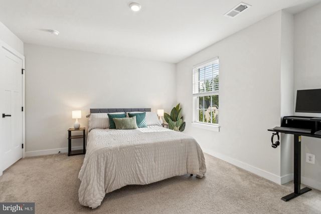 39 OAK RD, Stafford, VA 22556