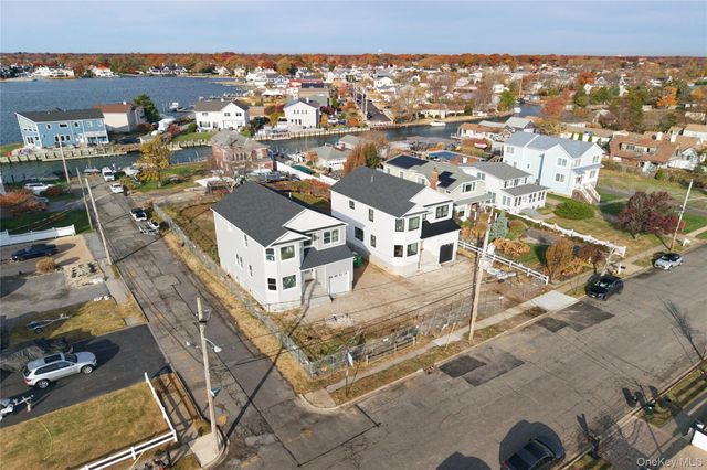 101 Clocks Boulevard, Massapequa, NY 11758