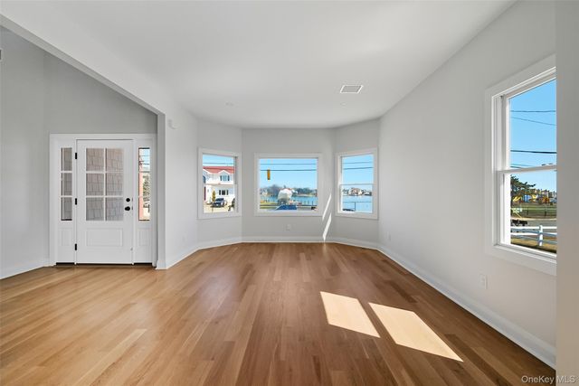 101 Clocks Boulevard, Massapequa, NY 11758