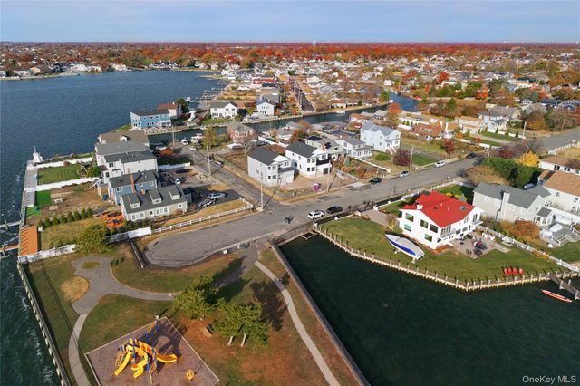 101 Clocks Boulevard, Massapequa, NY 11758