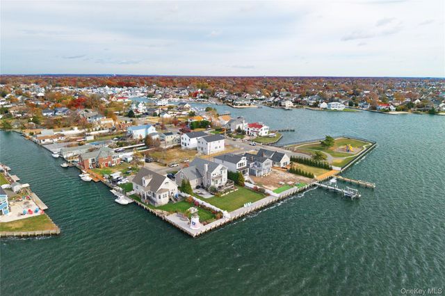 101 Clocks Boulevard, Massapequa, NY 11758