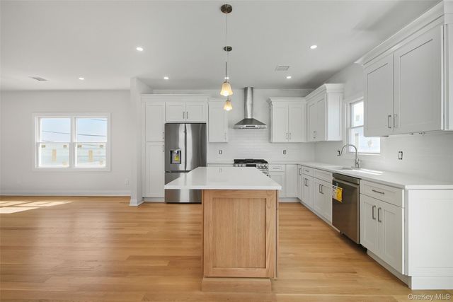 101 Clocks Boulevard, Massapequa, NY 11758