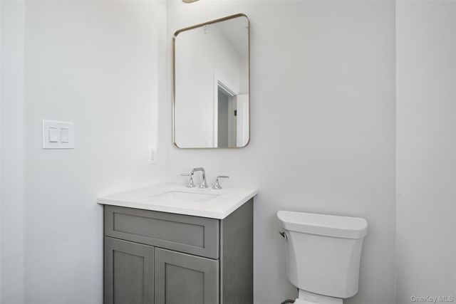 101 Clocks Boulevard, Massapequa, NY 11758