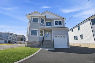 101 Clocks Boulevard, Massapequa, NY 11758