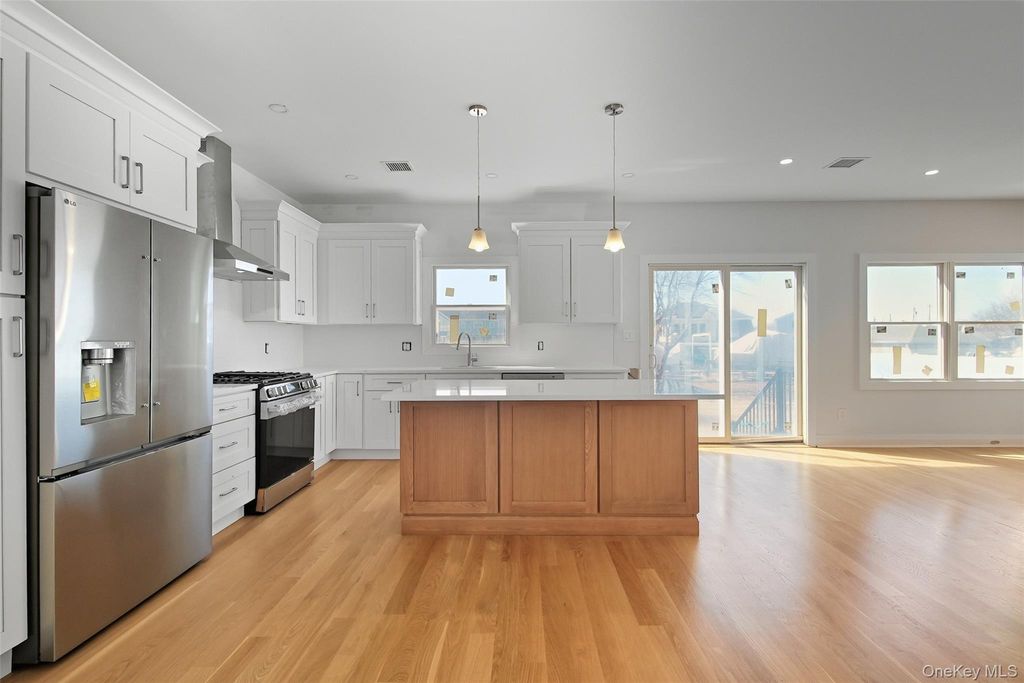 101 Clocks Boulevard, Massapequa, NY 11758 — photo 5