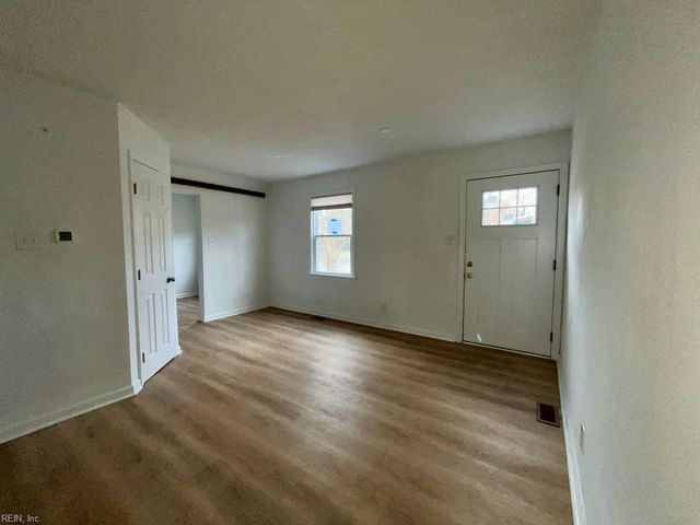 2112 E Pembroke AVE, Hampton, VA 23664