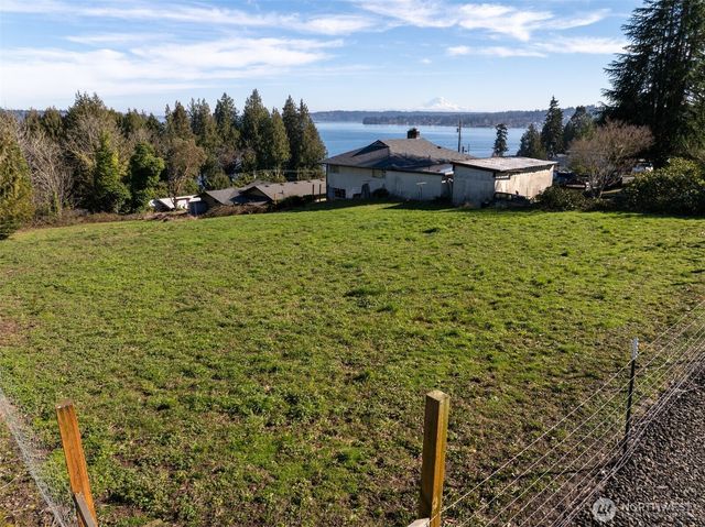 8185 E Seaview Drive, Port Orchard, WA 98366