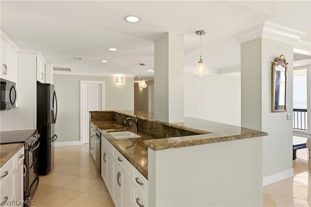 4001 Gulf Shore BLVD N 8, Naples, FL 34103