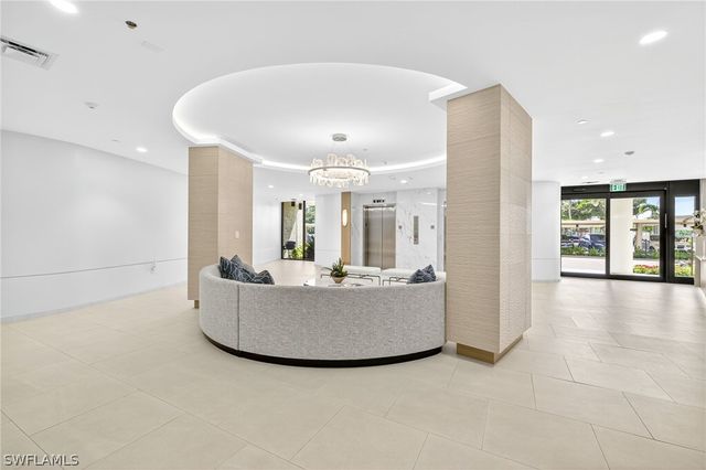 4001 Gulf Shore BLVD N 8, Naples, FL 34103