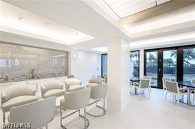 4001 Gulf Shore BLVD N 8, Naples, FL 34103