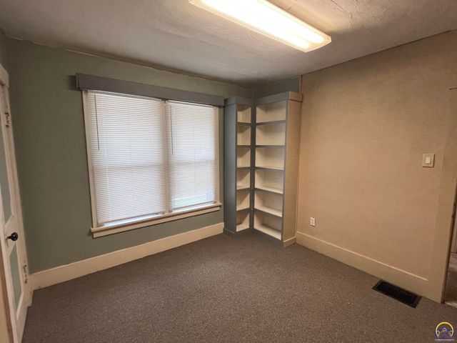 235 NW Story ST, Topeka, KS 66606