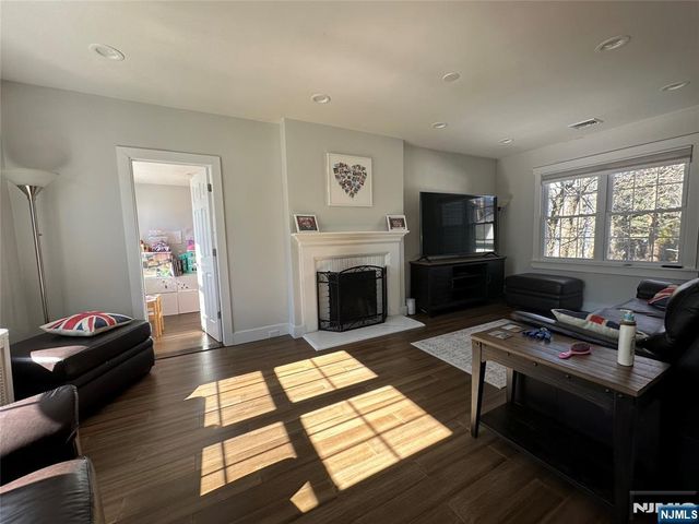 361 Slocum Way, Fort Lee, NJ 07024