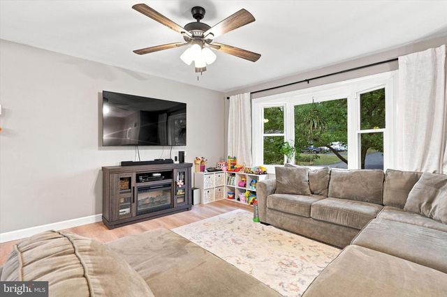 6526 SKYVIEW LN, Coopersburg, PA 18036