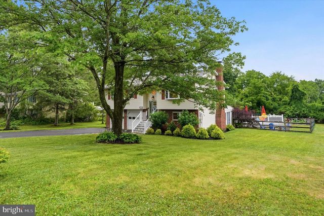 6526 SKYVIEW LN, Coopersburg, PA 18036