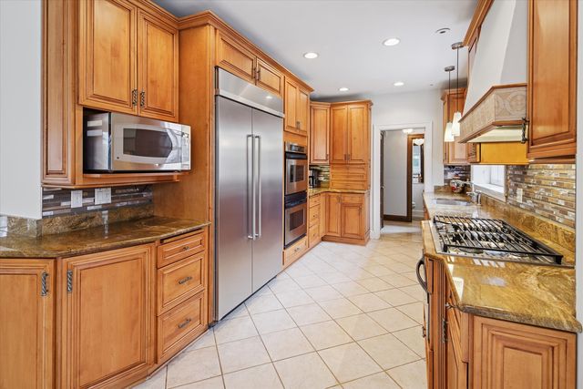 5873 N Forest Glen Avenue, Chicago, IL 60646
