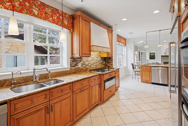 5873 N Forest Glen Avenue, Chicago, IL 60646
