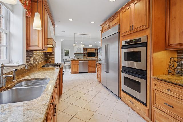5873 N Forest Glen Avenue, Chicago, IL 60646