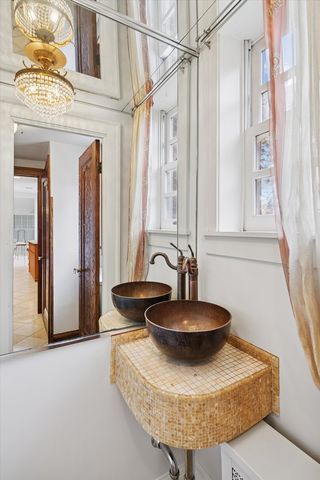 5873 N Forest Glen Avenue, Chicago, IL 60646