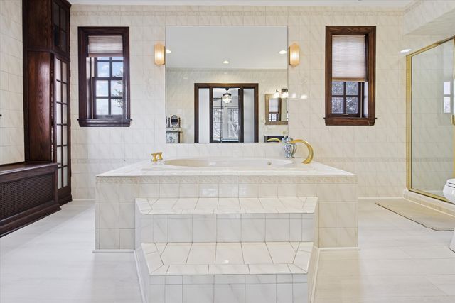 5873 N Forest Glen Avenue, Chicago, IL 60646