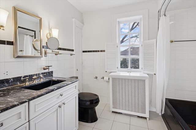 5873 N Forest Glen Avenue, Chicago, IL 60646