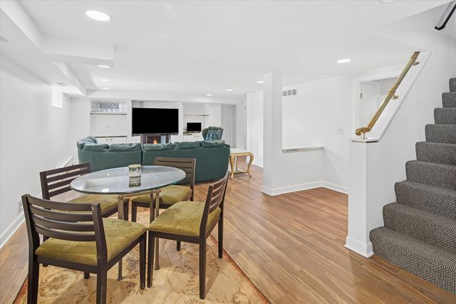 5873 N Forest Glen Avenue, Chicago, IL 60646