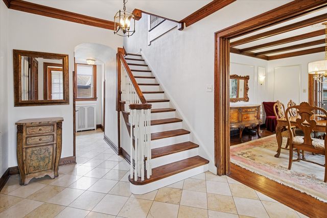 5873 N Forest Glen Avenue, Chicago, IL 60646