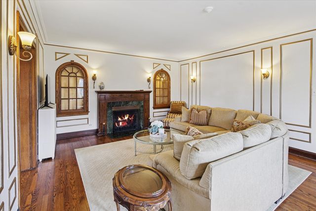 5873 N Forest Glen Avenue, Chicago, IL 60646