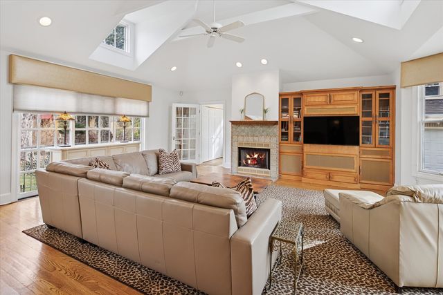 5873 N Forest Glen Avenue, Chicago, IL 60646