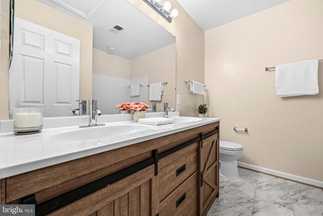 2475 WHEAT MEADOW CIR, Herndon, VA 20171