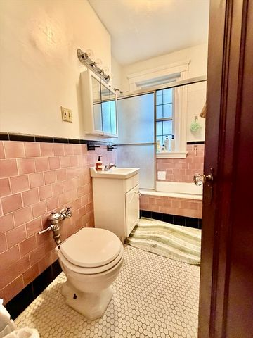 2003 Commonwealth Ave 18, Boston, MA 02135