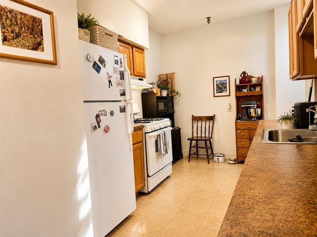 2003 Commonwealth Ave 18, Boston, MA 02135