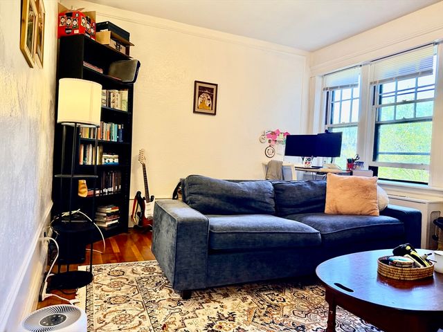 2003 Commonwealth Ave 18, Boston, MA 02135
