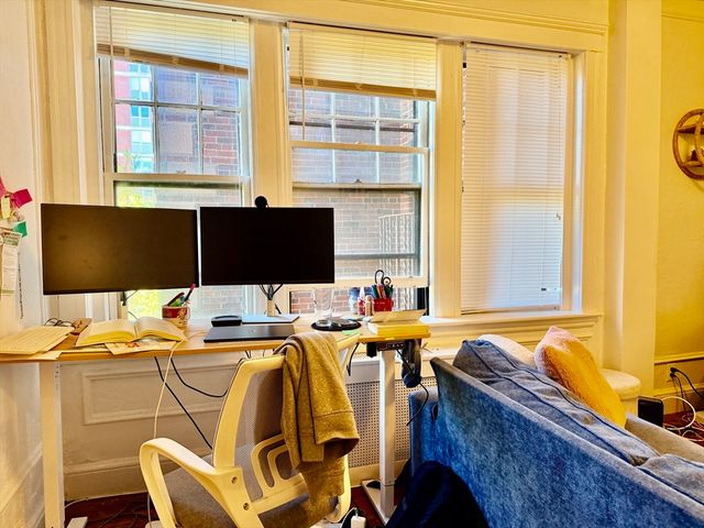 2003 Commonwealth Ave 18, Boston, MA 02135