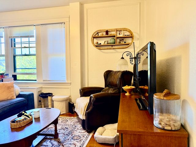 2003 Commonwealth Ave 18, Boston, MA 02135