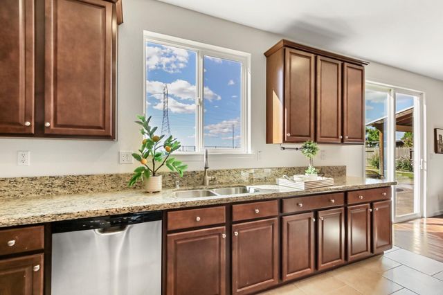 12011 Quail Falls Way, Rancho Cordova, CA 95742