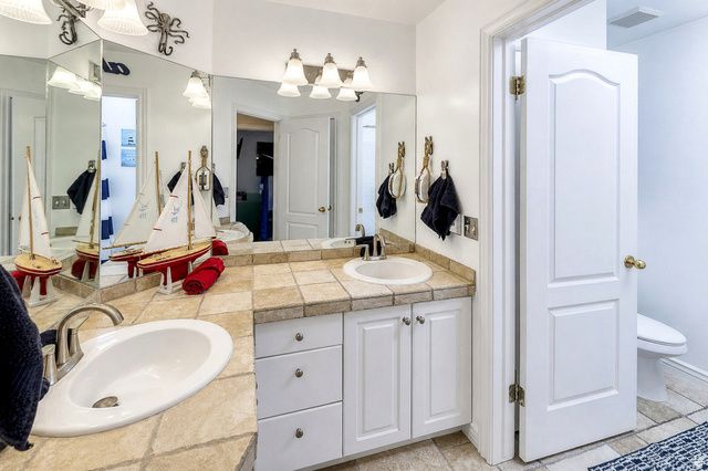 31 N EAGLEWOOD DR, North Salt Lake, UT 84054