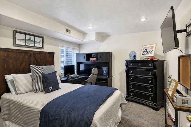 31 N EAGLEWOOD DR, North Salt Lake, UT 84054