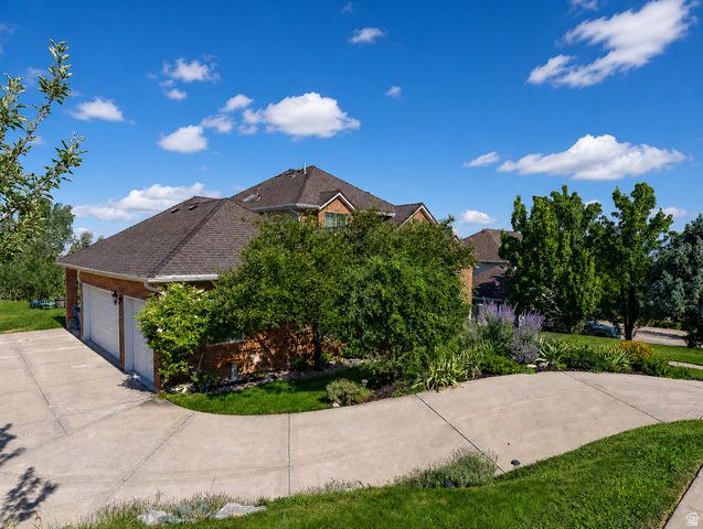 31 N EAGLEWOOD DR, North Salt Lake, UT 84054