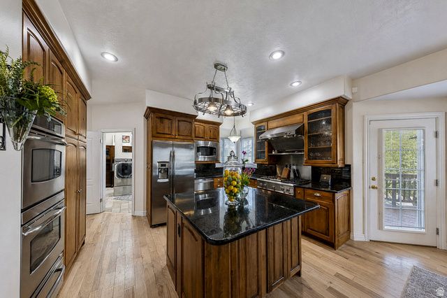 31 N EAGLEWOOD DR, North Salt Lake, UT 84054