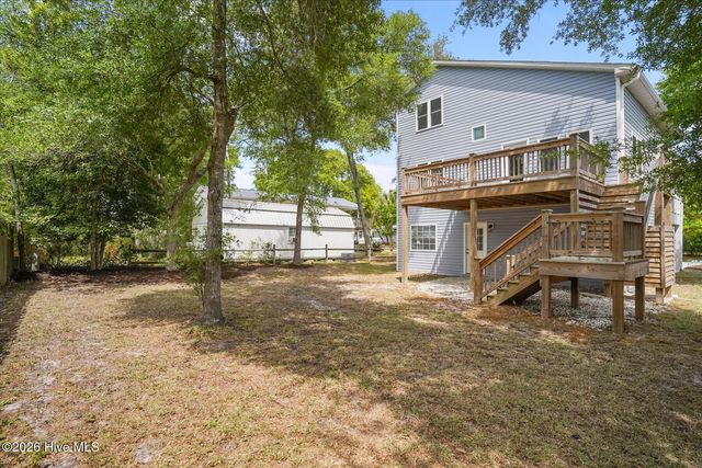 105 SW 11th Street, Oak Island, NC 28465
