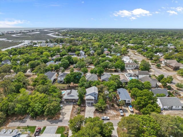 105 SW 11th Street, Oak Island, NC 28465