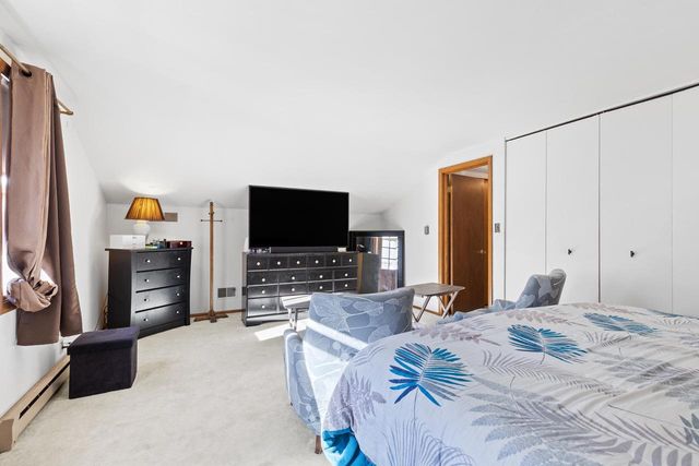 5147 S Camelot LANE, Greenfield, WI 53221