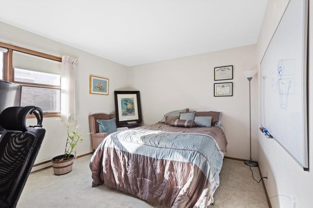 5147 S Camelot LANE, Greenfield, WI 53221