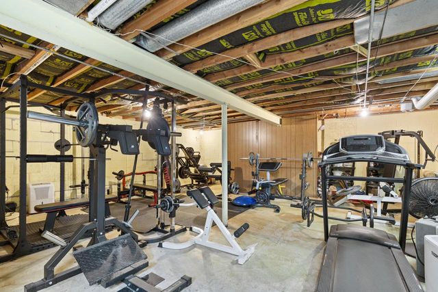 5147 S Camelot LANE, Greenfield, WI 53221