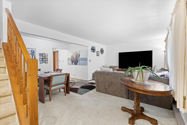 5147 S Camelot LANE, Greenfield, WI 53221